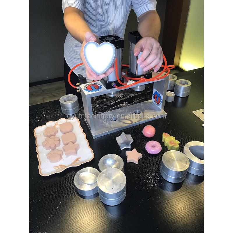 Máquina para hacer bolas de bomba de baño 65 mm Esfera metálica con moldes de baño de burbujas de borde enrollado