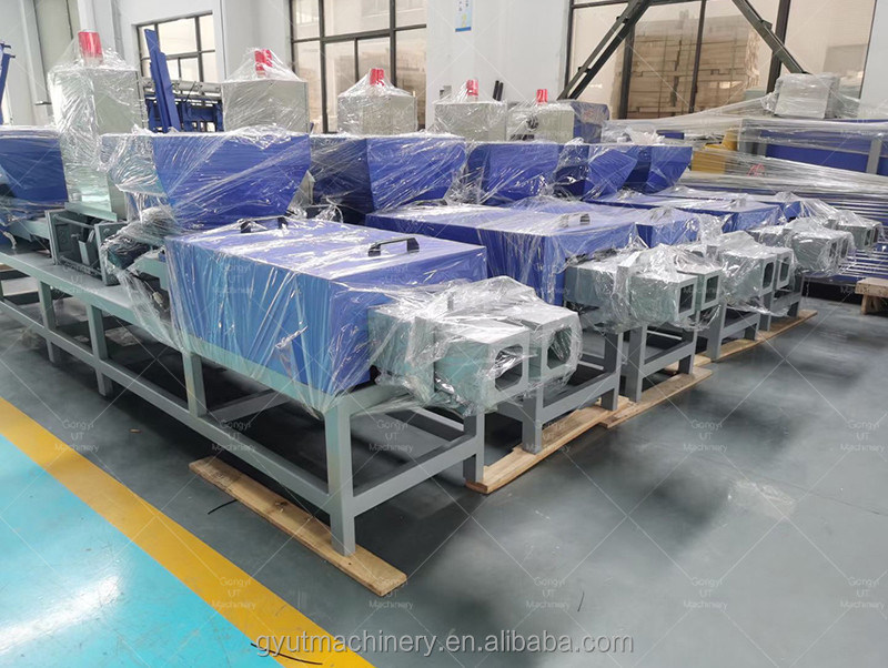 Máquina de fabricación de bloques de aserrín de madera de cuatro cabezas de 90 mm * 90 mm con trampolín redondo de alta capacidad