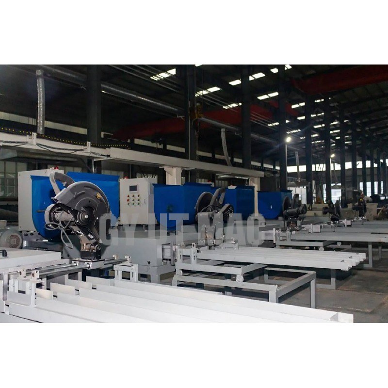 Máquina de fabricación de bloques de aserrín de madera de cuatro cabezas de 90 mm * 90 mm con trampolín redondo de alta capacidad