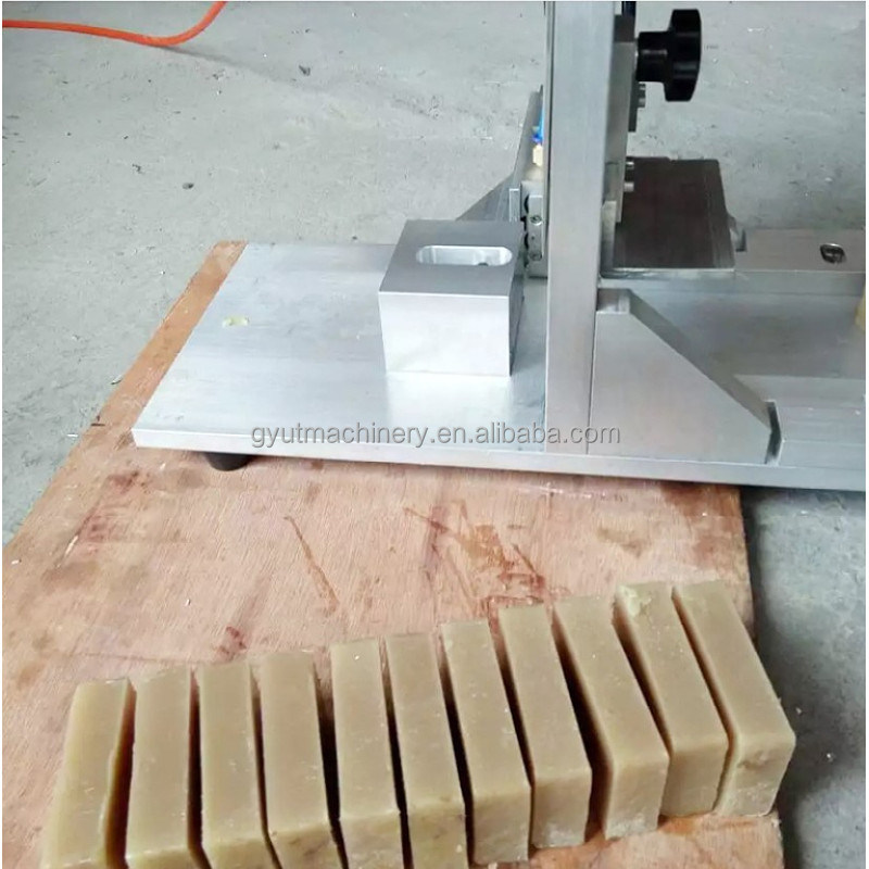 UT Línea de producción de maquinaria para hacer jabón para pequeños hoteles con máquina cortadora de jabón Peso KG 22
